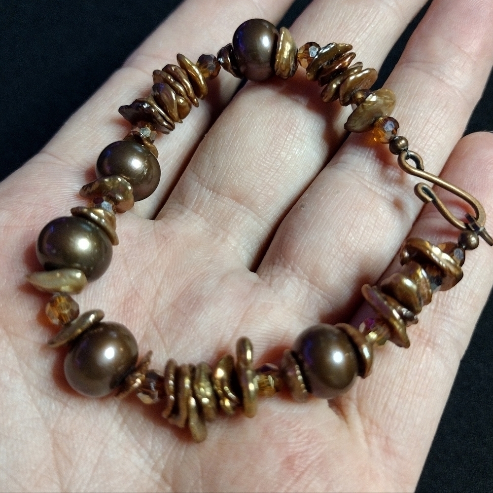 Fresh Water Pearl And Shell Bracelet - Picture 3 of 9